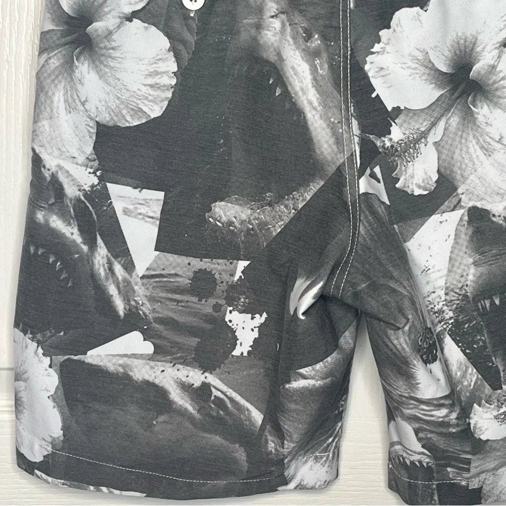 Billabong Men’s Flat Front Shorts Size 34 Gray White Shark Floral Print Pockets